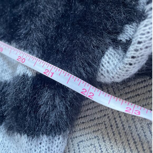 Vince Camuto Black and Gray V-Neck Sweater (Fits like a L) - Picture 9 of 13